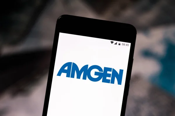 4 lipca 2019, Brazylia. Na tej ilustracji zdjęcie logo Amgen jest wyświetlane na smartfonie — Zdjęcie stockowe