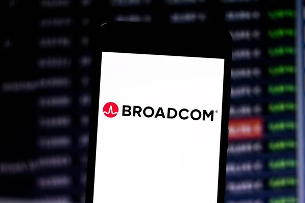 4 lipca 2019, Brazylia. Na tej ilustracji zdjęcie logo Broadcom jest wyświetlane na smartfonie — Zdjęcie stockowe