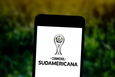 4 Temmuz 2019, Brezilya. Bu fotoğraf illüstrasyonconmebol Sul-Americana logosu bir akıllı telefonda görüntülenir