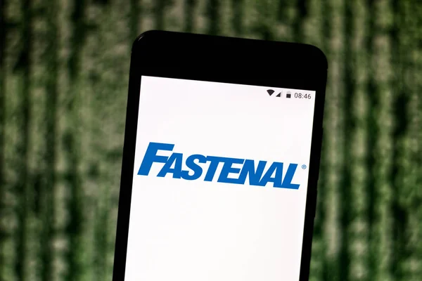 4. červenec 2019, Brazílie. Na této fotografii je zobrazeno logo Fastenal na smartphone — Stock fotografie