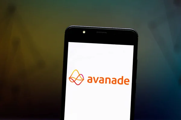 8 lipca 2019, Brazylia. Na tej ilustracji zdjęcie logo Avanade jest wyświetlane na smartfonie — Zdjęcie stockowe