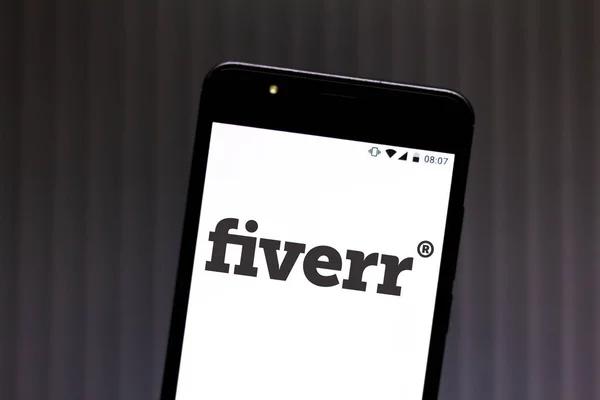 July 8, 2019, Brazil. In this photo illustration the Fiverr logo is displayed on a smartphone — Stock Photo, Image