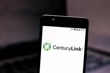 8 Temmuz 2019, Brezilya. Bu fotoğraf illüstrasyonunda Centurylink logosu bir akıllı telefonda görüntülenir