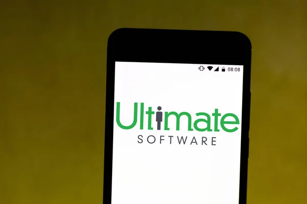 10 lipca 2019, Brazylia. Na tej ilustracji zdjęcie logo Ultimate Software jest wyświetlane na smartfonie — Zdjęcie stockowe