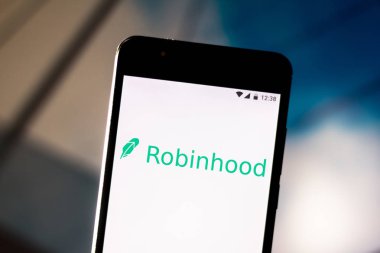22 Temmuz 2019, Brezilya. Bu fotoğraf illüstrasyonunda Robinhood Markets logosu bir akıllı telefonda görüntülenir