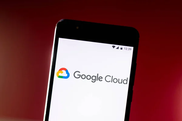 22 Juli 2019, Brasil. Dalam gambar foto ini, logo Google Cloud Platform ditampilkan pada smartphone — Stok Foto