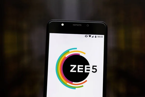 22 lipca 2019, Brazylia. Na tej ilustracji zdjęcie logo Zee5 jest wyświetlane na smartfonie — Zdjęcie stockowe