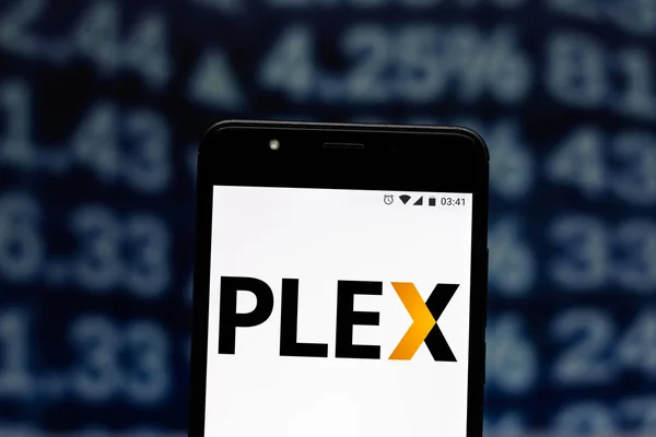 24 de julho de 2019, Brasil. Nesta foto ilustração o logotipo Plex é exibido em um smartphone — Fotografia de Stock