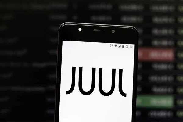 24 lipca 2019, Brazylia. Na tej ilustracji zdjęcie logo Juul Labs jest wyświetlane na smartfonie — Zdjęcie stockowe