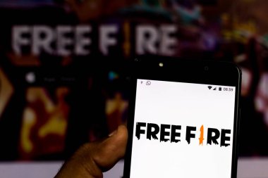 25 Temmuz 2019, Brezilya. Bu fotoğraf illüstrasyonda Garena Free Fire logosu bir akıllı telefonda görüntülenir