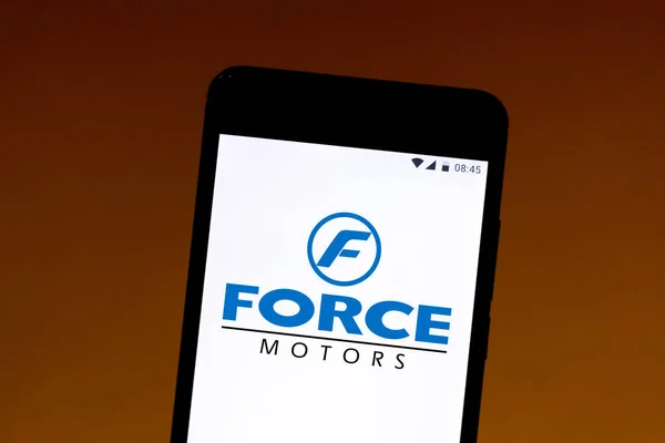 29 de julio de 2019, Brasil. En esta ilustración fotográfica, el logotipo de Force Motors Limited se muestra en un teléfono inteligente —  Fotos de Stock