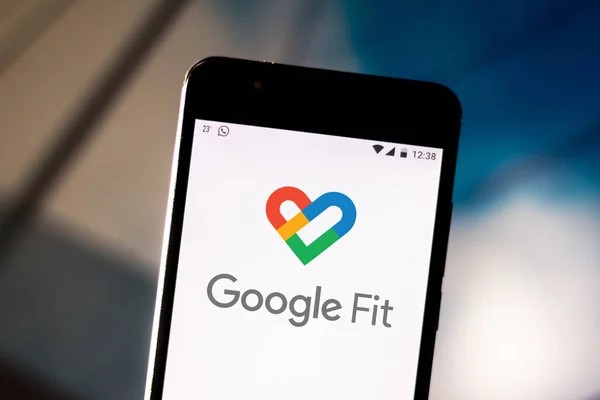 2 sierpnia 2019, Brazylia. Na tej ilustracji zdjęcie logo Google Fit jest wyświetlane na smartfonie — Zdjęcie stockowe