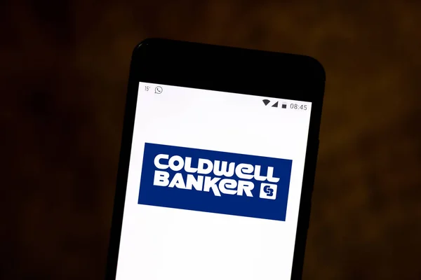 2 août 2019, Brésil. Sur cette photo, le logo de Coldwell Banker Real Estate est affiché sur un smartphone. — Photo