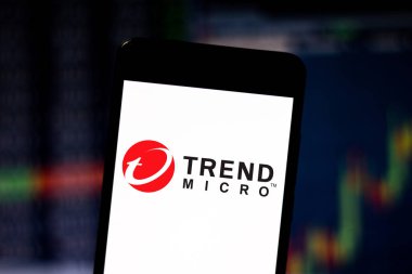 6 Ağustos 2019, Brezilya. Bu fotoğraf illüstrasyonunda Trend Micro logosu bir akıllı telefonda görüntülenir