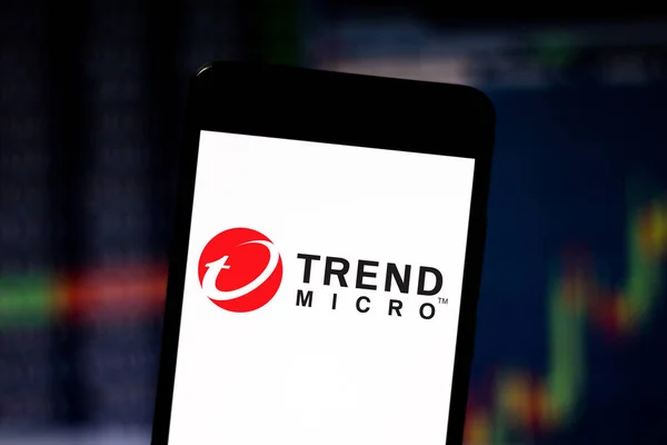 6 de agosto de 2019, Brasil. Nesta foto ilustração o logotipo Trend Micro é exibido em um smartphone — Fotografia de Stock