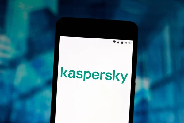 6 sierpnia 2019, Brazylia. Na tej ilustracji zdjęcie logo Kaspersky jest wyświetlane na smartfonie — Zdjęcie stockowe