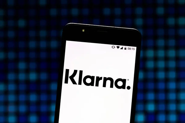 6 de agosto de 2019, Brasil. En esta ilustración fotográfica, el logotipo de Klarna Bank AB se muestra en un teléfono inteligente — Foto de Stock