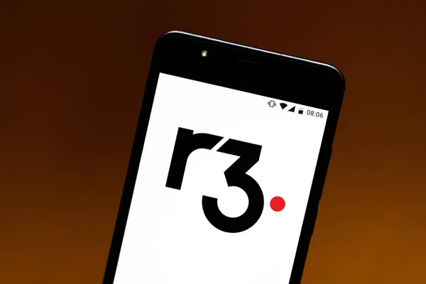 9 sierpnia 2019, Brazylia. Na tej ilustracji zdjęcie logo R3 LLC jest wyświetlane na smartfonie — Zdjęcie stockowe