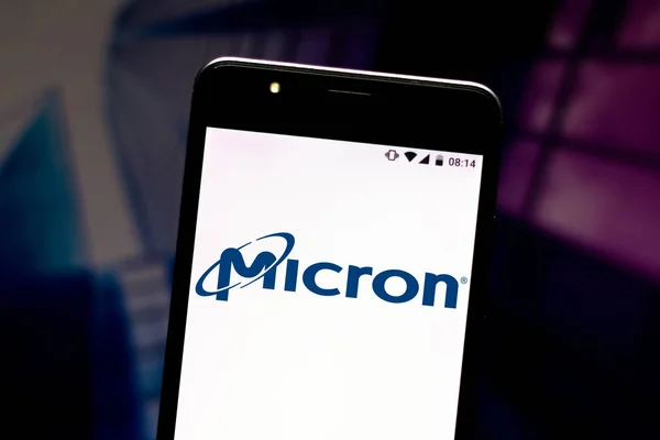 9 sierpnia 2019, Brazylia. Na ilustracji fotograficznej logo Micron Technology jest wyświetlane na smartfonie — Zdjęcie stockowe