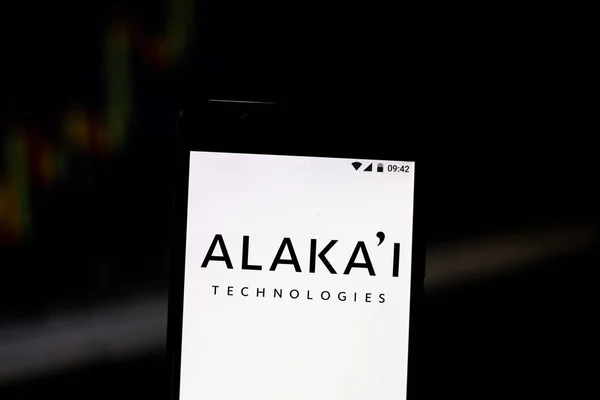 2019년 8월 15일, 브라질. 이 사진 그림에서는 알라카이 테크놀로지스 로고가 스마트폰에 표시됩니다. — 스톡 사진