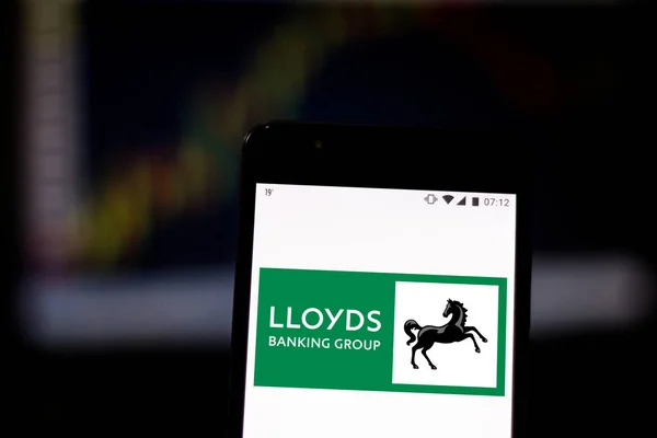 19 août 2019, Brésil. Sur cette photo, le logo de la Lloyds Bank est affiché sur un smartphone. — Photo