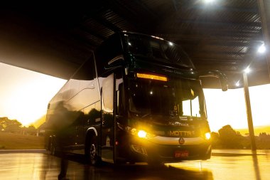 24 Ağustos 2019, Brezilya. Glria de Dourados otobüs istasyonunda Viao Motta gelen Otobüs Marcopolo Paradiso G7 Ld