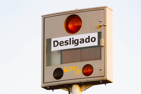 Радар движения для идентификации скорости на шоссе. Объект "выключен" в Бразилии после определения президента Джейра Болсонаро — стоковое фото
