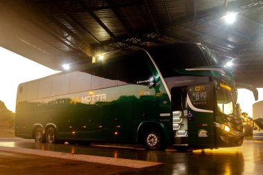 24 Ağustos 2019, Brezilya. Glria de Dourados otobüs istasyonunda Viao Motta gelen Otobüs Marcopolo Paradiso G7 Ld