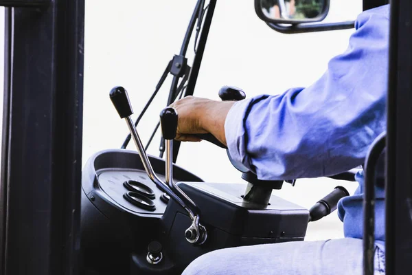 Constructi altında bir ekskavatör traktör komutları ayrıntıları