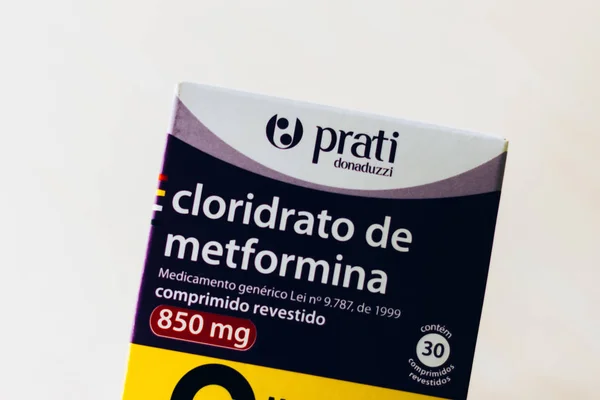 26 de agosto de 2019, Brasil. En esta foto ilustración medicina Metformina clorhidrato (genérico) comercializado por Prati-Donaduzzi en Brasil — Foto de Stock
