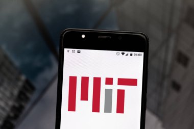 08 Eylül 2019, Brezilya. Bu fotoğraf illüstrasyonMassachusetts Institute of Technology - Mit - logosu bir akıllı telefonda görüntülenir