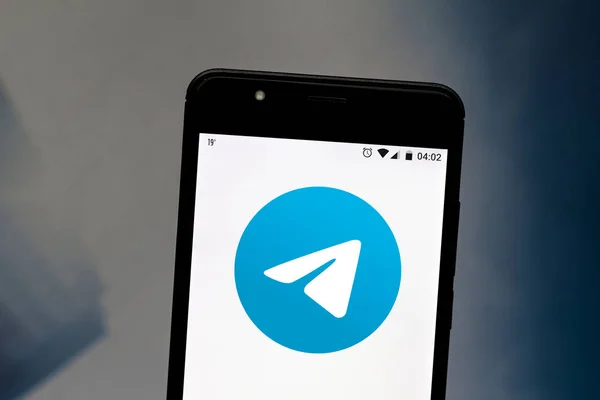 08 de septiembre de 2019, Brasil. En esta ilustración fotográfica, el logotipo de Telegram se muestra en un teléfono inteligente —  Fotos de Stock