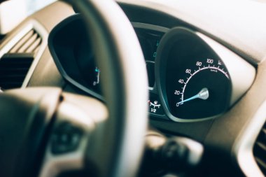 Modern araba göstergesi - hız göstergesi.