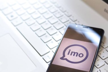 3 Ekim 2019, Brezilya. Bu resimde imo sohbet logosu bir akıllı telefonda gösteriliyor