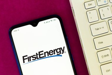 8 Haziran 2020, Brezilya. Bu resimde FirstEnergy Corp logosu akıllı telefondan gösteriliyor..