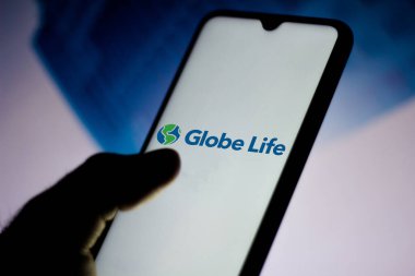 8 Haziran 2020, Brezilya. Bu resimde Globe Life logosu akıllı telefondan gösteriliyor..