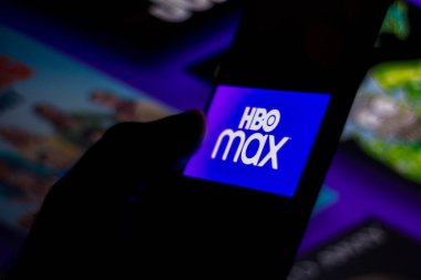 15 Haziran 2020, Brezilya. Bu resimde HBO Max logosu akıllı telefondan gösteriliyor..