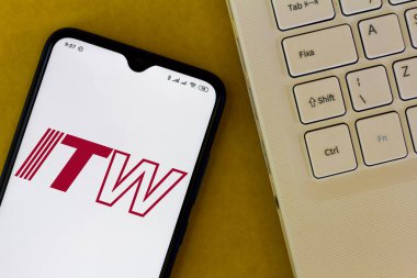 16 Haziran 2020, Brezilya. Bu resimde Illinois Araç İşleri (ITW) logosu bir akıllı telefondan gösteriliyor
