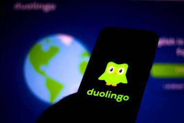 19 Haziran 2020, Brezilya. Bu resimde Duolingo logosu akıllı bir telefondan gösteriliyor.