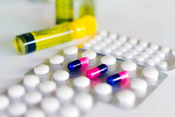 Detta Foto Illustration Farmaceutiska Piller Visas Tabell Dexametason Hydroxiklorokin Används — Stockfoto