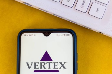 4 Temmuz 2020, Brezilya. Bu resimde Vertex Eczacılık logosu akıllı telefondan gösteriliyor.