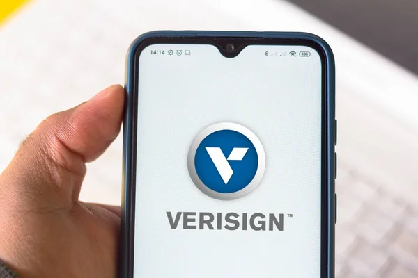 2020 브라질 Verisign 로고는 스마트폰에 표시되어 있습니다 — 스톡 사진