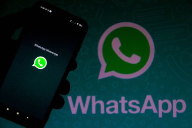 10 Temmuz 2020, Brezilya. Bu resimde WhatsApp logosu akıllı telefondan gösteriliyor.
