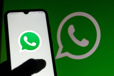 10 Temmuz 2020, Brezilya. Bu resimde WhatsApp logosu akıllı telefondan gösteriliyor.