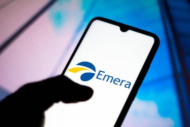 16 Temmuz 2020, Brezilya. Bu resimde Emera Anonim Şirketi 'nin logosu bir akıllı telefonda sergileniyor.