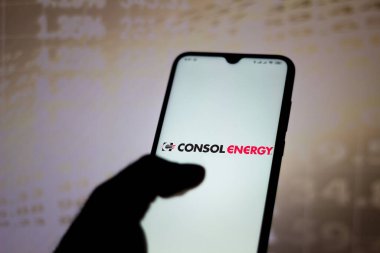 16 Temmuz 2020, Brezilya. Bu resimde Consol Enerji logosu bir akıllı telefonda gösteriliyor