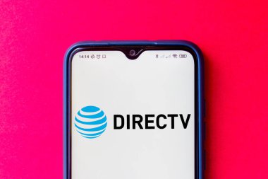 16 Temmuz 2020, Brezilya. Bu resimde DirecTV logosu akıllı telefondan gösteriliyor.