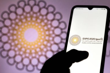 19 Temmuz 2020, Brezilya. Bu resimde Fuar 2020 (Expo 2020 Dubai) logosu bir akıllı telefonda gösteriliyor