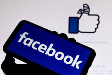 1 Ağustos 2020, Brezilya. Bu resimde akıllı telefonunuzdaki Facebook mesajlaşma uygulaması açık. En altta, askıya alınmış hesap simgesi