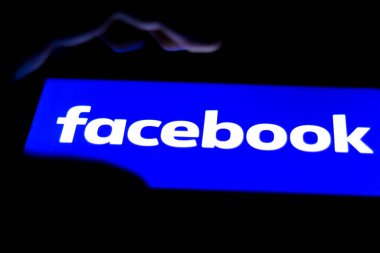 1 Ağustos 2020, Brezilya. Bu resimde Facebook logosu bir akıllı telefonda gösteriliyor.